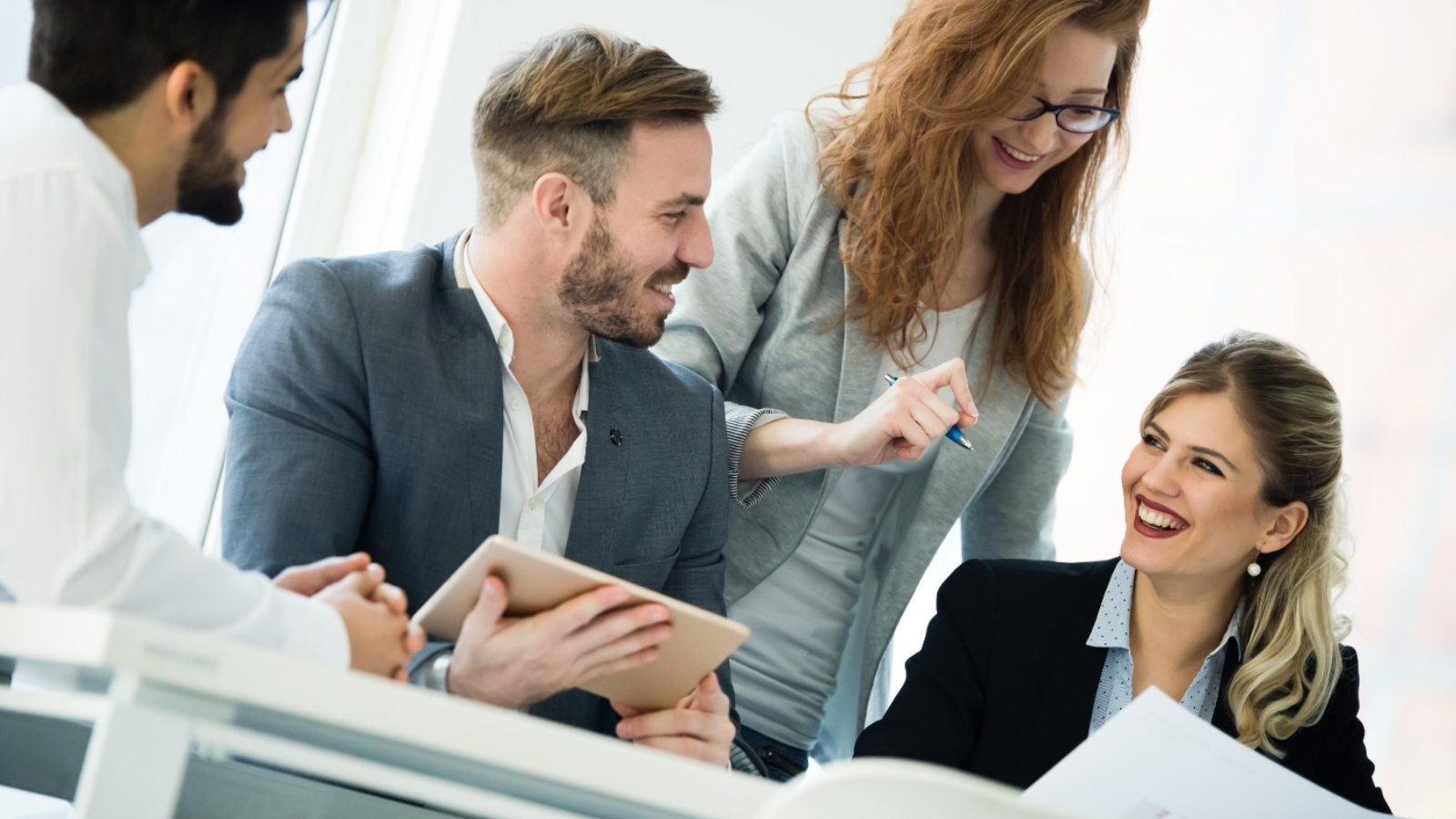 creative-business-people-working-on-business-DZNE5P6-1600x900